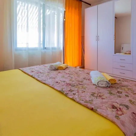 In 5577 Apartment *
