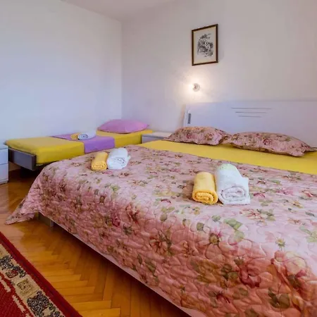 In 5577 Apartment