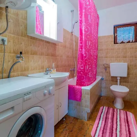 In 5577 Apartment *