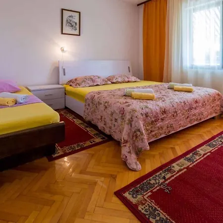 In 5577 Apartment