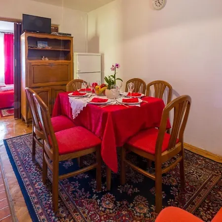 Apartment In 5577